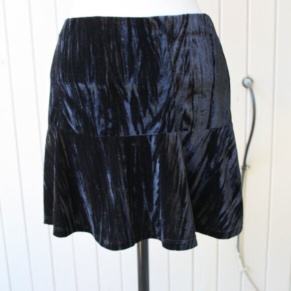 Stitch and Pine Sexy Little Crushed Velvet Flare Mini Skirt Skater Goth S - Picture 1 of 2